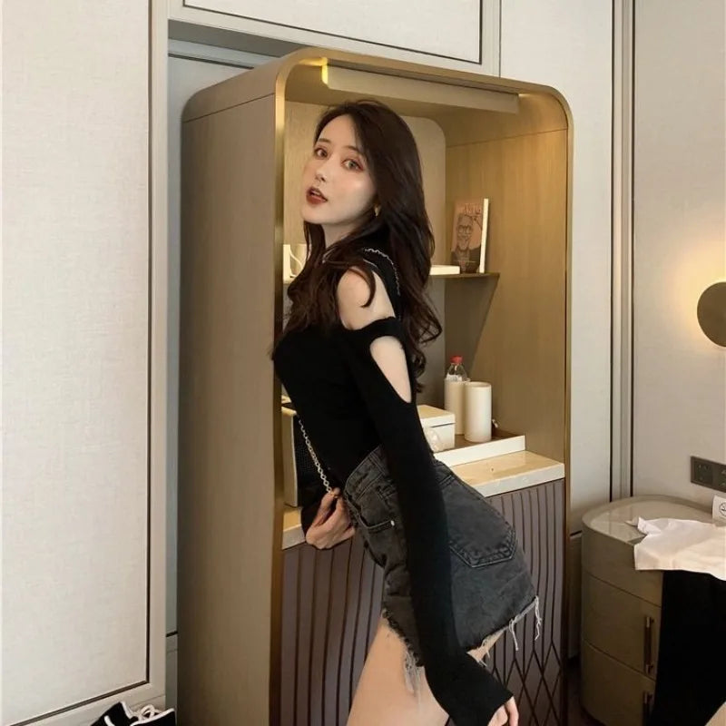 Tshirt Sexy Woman T-shirt Black Clothing Skinny Top for Women Off Shoulder 2025 Fitted Tee Luxury High Quality Korean Fashion O