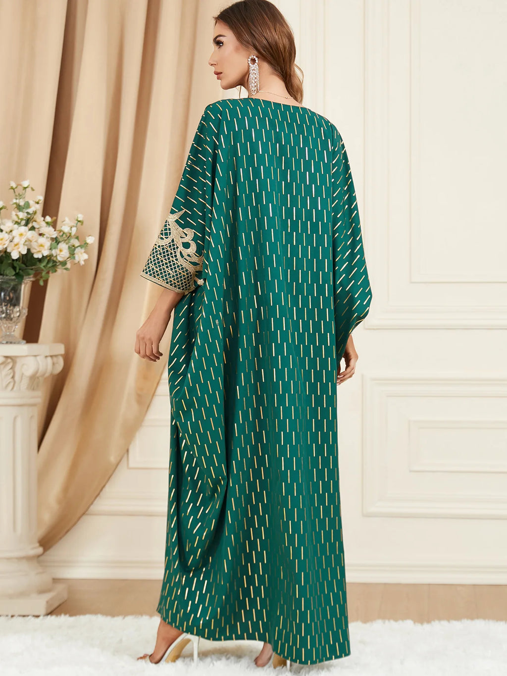 Muslim Dresses Women Elegant Long Robe Middle East Dubai Loose Abaya Bat Sleeve V-neck Tassel Evening Dress Femme Party Vestidos