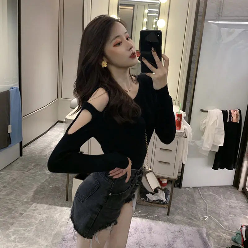 Tshirt Sexy Woman T-shirt Black Clothing Skinny Top for Women Off Shoulder 2025 Fitted Tee Luxury High Quality Korean Fashion O