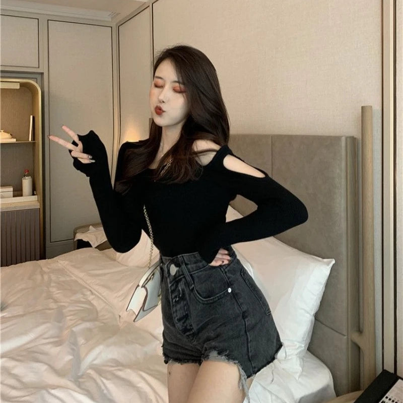 Tshirt Sexy Woman T-shirt Black Clothing Skinny Top for Women Off Shoulder 2025 Fitted Tee Luxury High Quality Korean Fashion O
