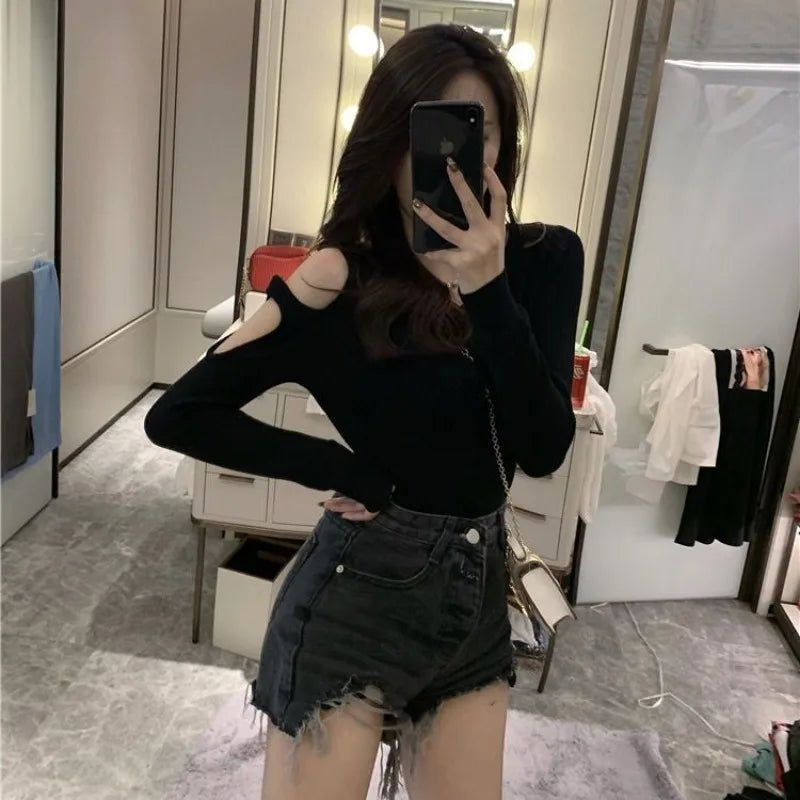 Tshirt Sexy Woman T-shirt Black Clothing Skinny Top for Women Off Shoulder 2025 Fitted Tee Luxury High Quality Korean Fashion O